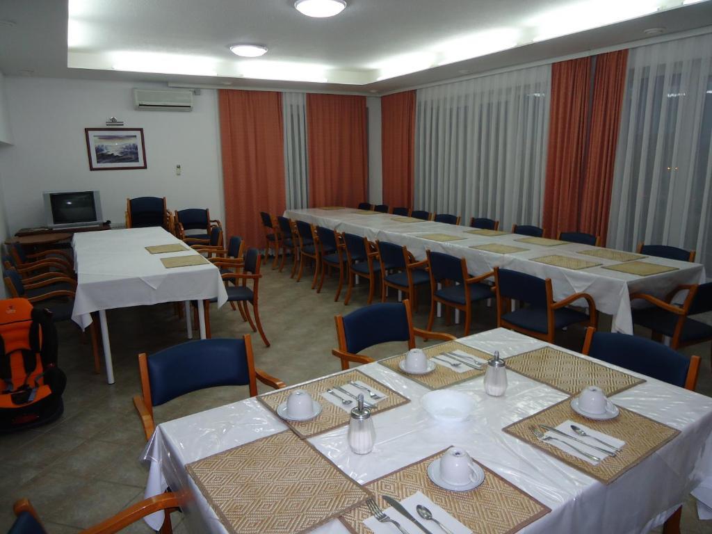 לינה וארוחת בוקר סלאבונסקי ברוד Pansion Antonio מראה חיצוני תמונה