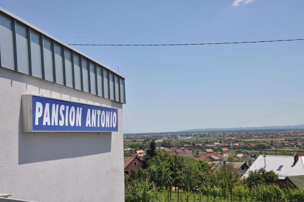 לינה וארוחת בוקר סלאבונסקי ברוד Pansion Antonio מראה חיצוני תמונה